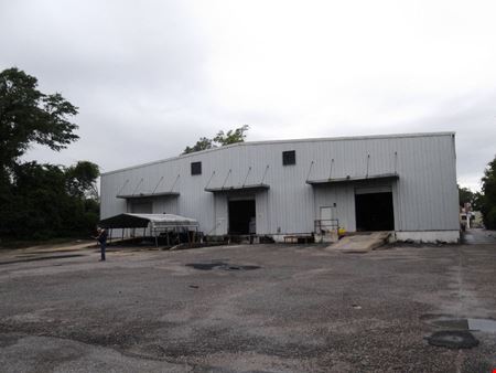 32,000 SF Retail/Warehouse on 2.35 Acres