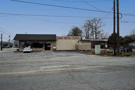 900, 910, 986 Knox Abbott Dr.