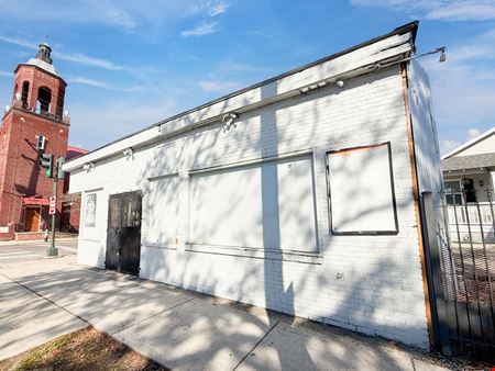 Mixed-Use Freestanding Building on Louisiana Ave