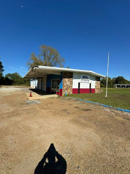 Commercial space at 7713 Highway 51 S in Millington