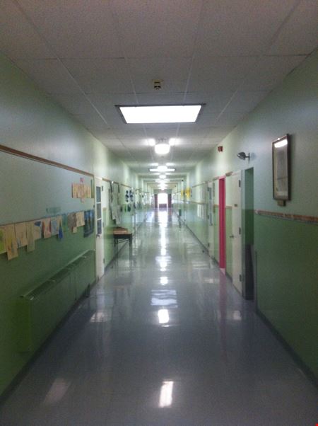 School: 801 N DuPont Highway