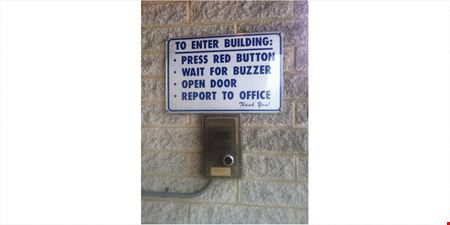 School: 801 N DuPont Highway