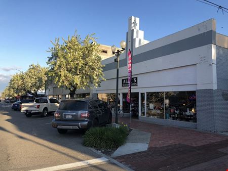 Retail/Office Spaces w/ Parking & TI's Available