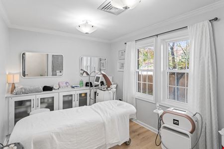 MOVE IN READY DAY SPA / MEDICAL OFFICE/ MASSAGE THERAPY SPACE FOR LEASE IN TYSONS CORNER