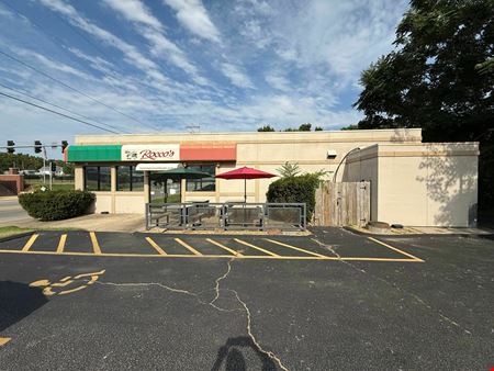 1,359 SF Freestanding Restaurant / Retail Building For Sale in Central Springfield