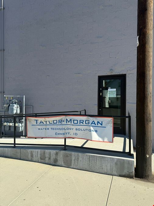 142 S. Commercial Ave.