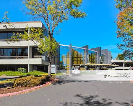Lloyd Corporate Plaza