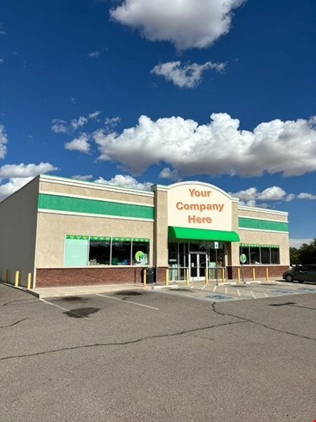 9,000+-sf retail showroom in Socorro