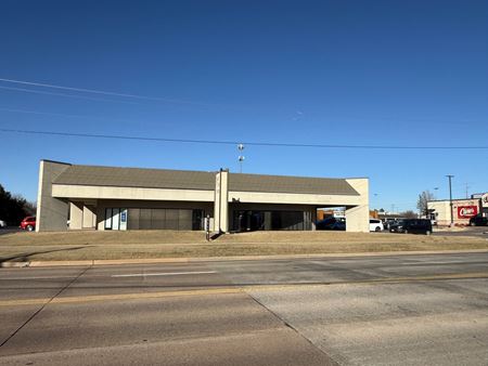 Office space for Rent at River Oaks Plaza/Office in Norman