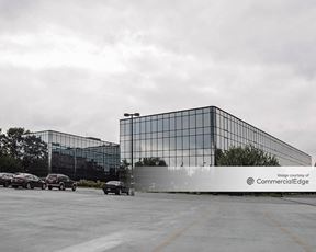 Melville Office Plaza