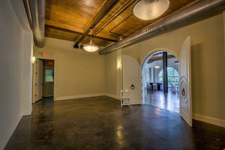 Urban Lofts, Boutique Hotel & Signature Rooftop Bar with Elevator
