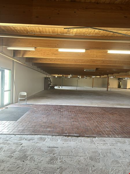 2101 N 14th St - Ponca Plaza - Retail