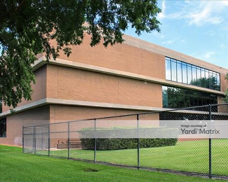 Commercial space at 5959 Corporate Drive in Houston