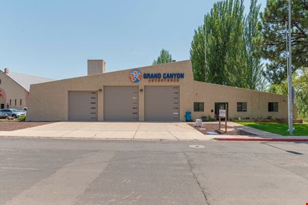 Versatile Flex Building for Warehouse, Retail, and Office