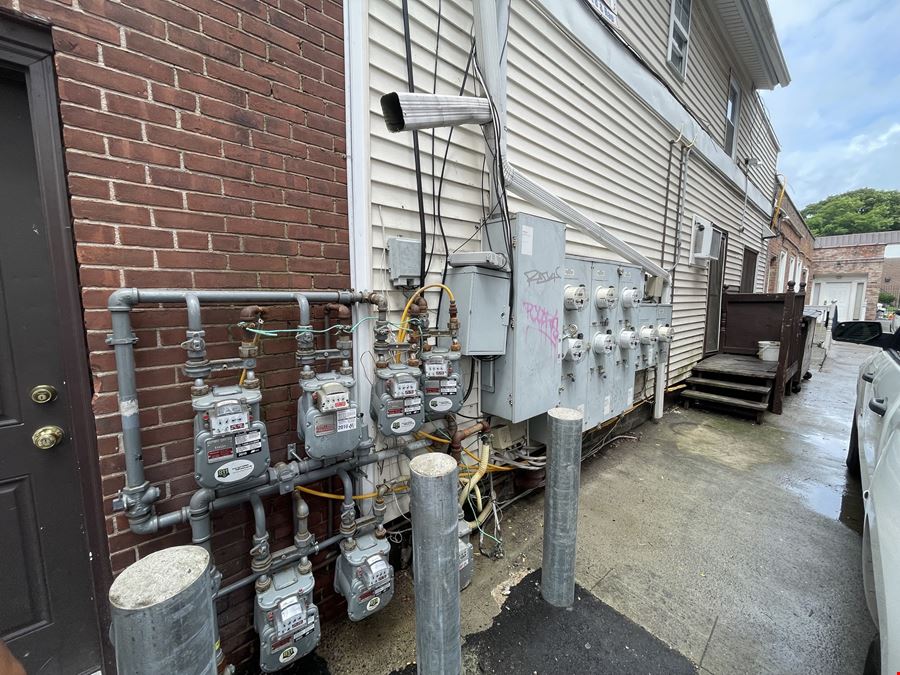 7 Unit Mixed Use Investment Property 1379 Chapel St, New Haven, CT 06511