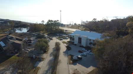 111 N Causeway Blvd