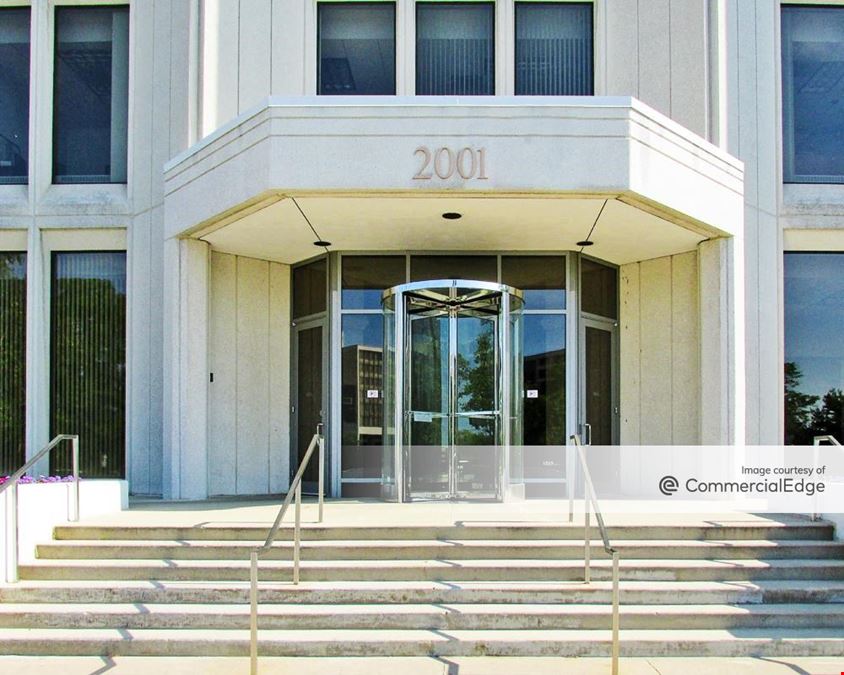 Commerce Plaza - 2001 Spring Road