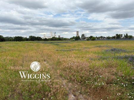 Unassigned space for Sale at 1917 & 1921  N. 4th St. in Enid