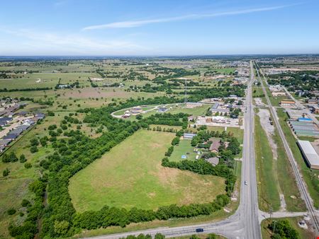 300 & 304 E Hwy 171