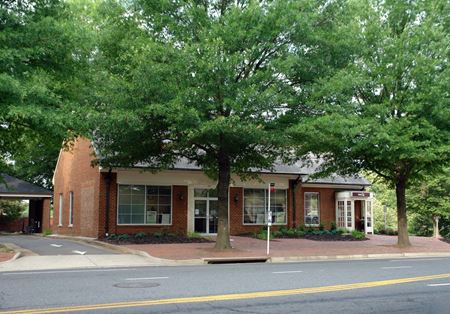 Retail space for Rent at George Mason Square in Falls Church