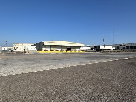 Industrial space for Rent at 13709 N Unitec Dr in Laredo