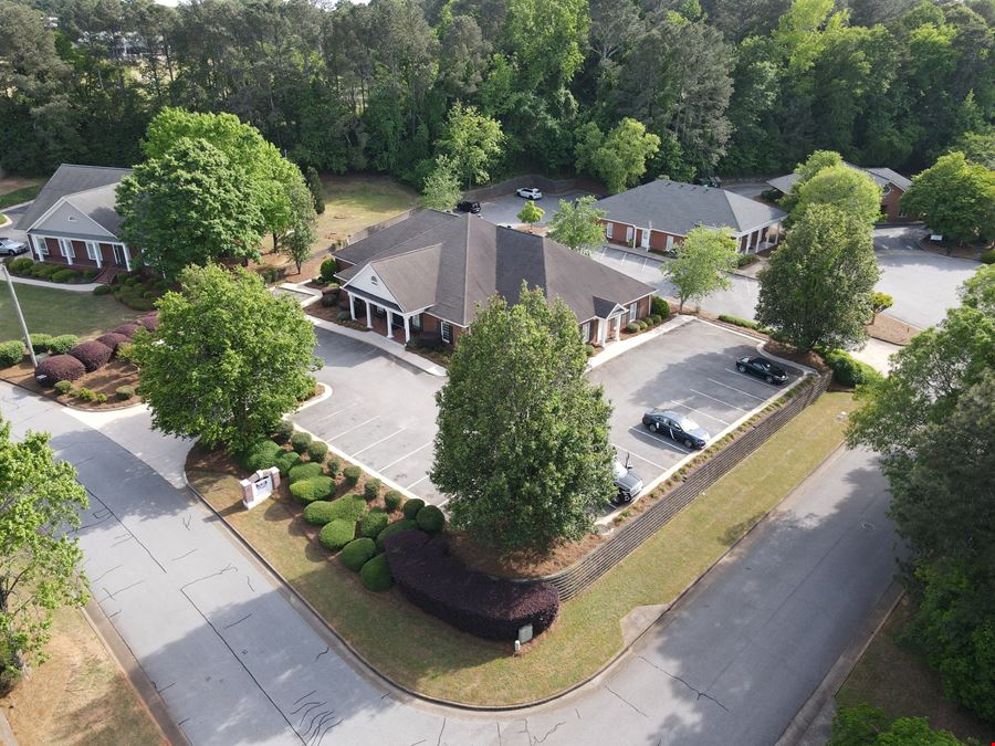385 Hawthorne Lane