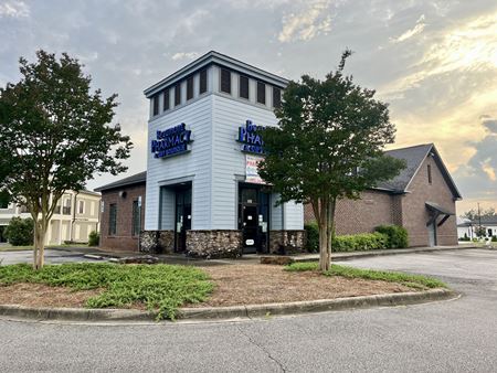 Retail space for Rent at Free-Standing Retail Building with Pickup Window Available in Birmingham