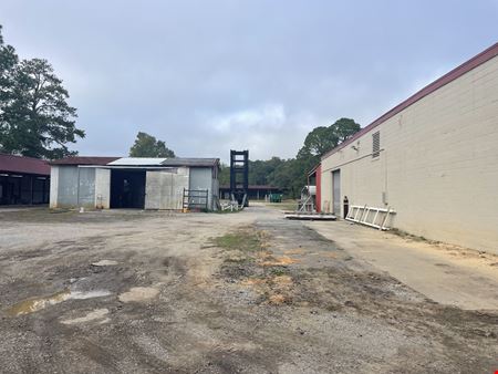 Pensacola Warehouse with Large Lay Down Area
