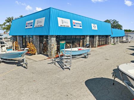 17.5K ± SF Retail Building Along Old US Hwy 41