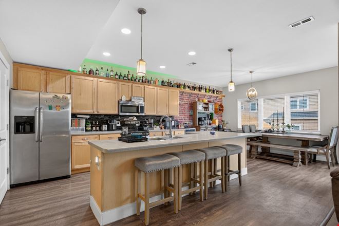 2803 28th St W