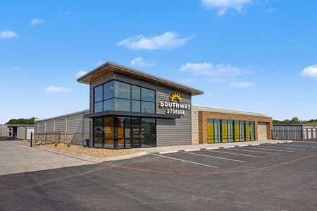 Southway Luxury Storage | 1,400–2,240 SF Units