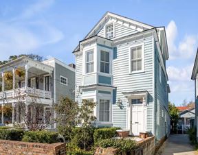 Short Term Rental Triplex Downtown
