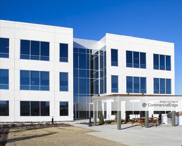 The Landing - 6111 West Plano Pkwy