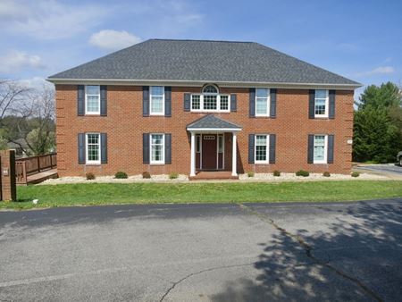 Office space for Rent at TURNKEY PROFESSIONAL OFFICE SUITE RIGHT OFF RT 250 in Waynesboro