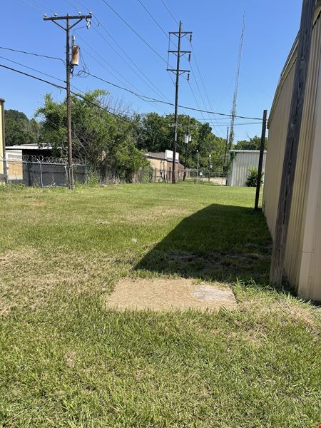 +/- 2,100 SF Office/Warehouse + Adjacent Lot For Lease