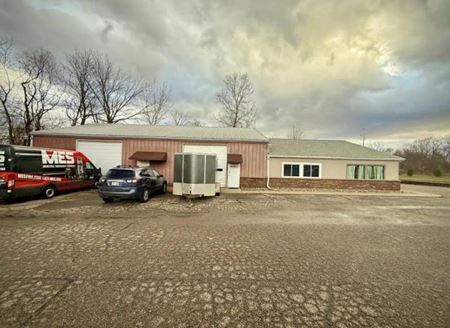 Industrial space for Rent at 207 E. Kipp Rd in Mason
