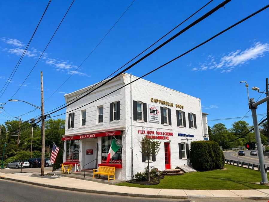551 E Putnam Ave