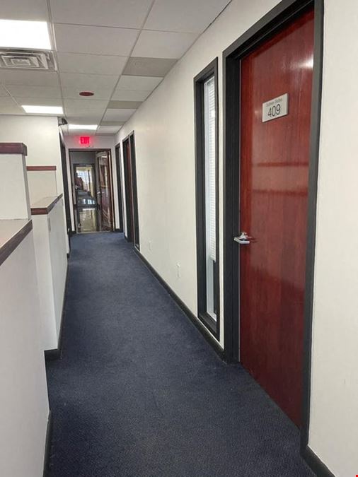 Salman Suites - 35 Journal Square
