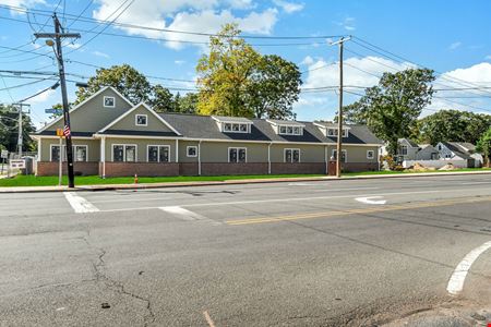 8 Montauk Highway Oakdale