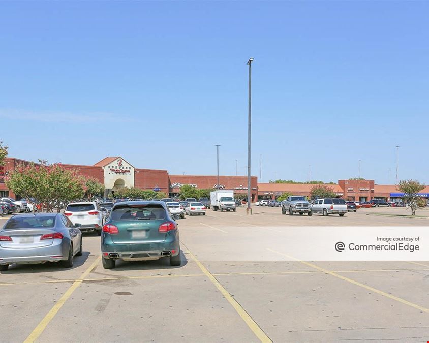 Arkansas Court Shopping Center
