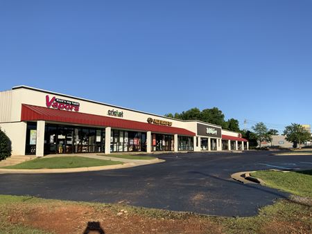 Retail space for Rent at Brookhill Plaza in Athens