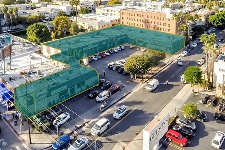 Retail space for Rent at Turn Key Nail Salon in Bustling Hollywood Shopping Center in Los Angeles