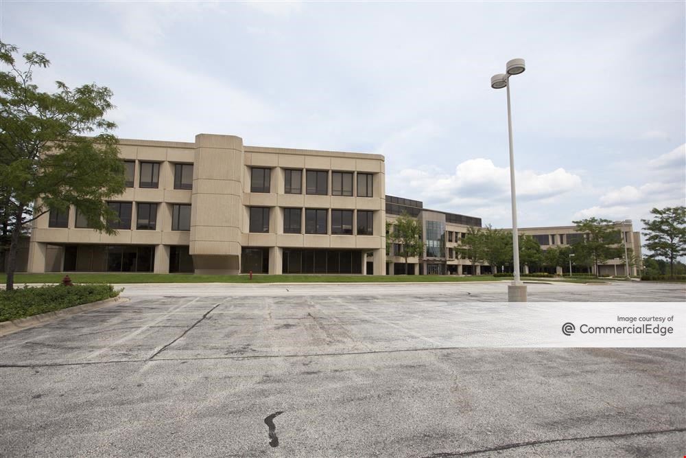 Kemper Lakes Business Center - One Corporate Drive