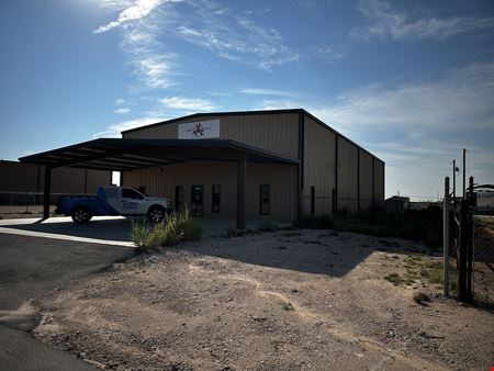 Small Versatile Office/Warehouse on 1 Acre