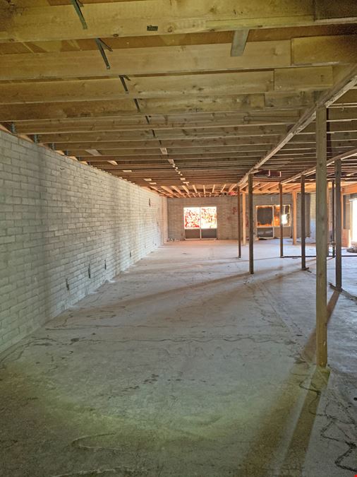 Retail property in Phoenix, AZ