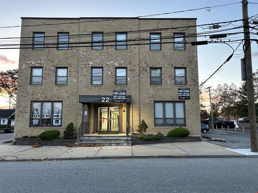 22 Lawrence Ave