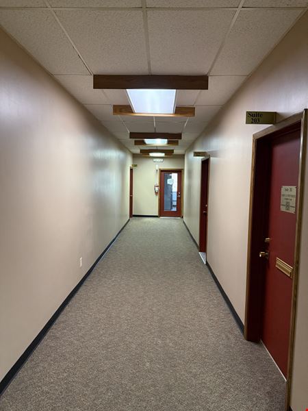 33 W Main St