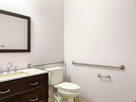 Commercial/Office Spaces in Cul-De-Sac off Bluebonnet Boulevard