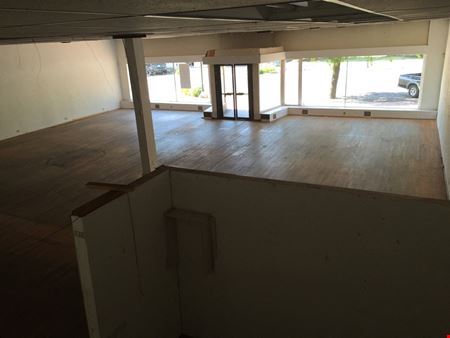 Retail/Office Spaces w/ Parking & TI's Available
