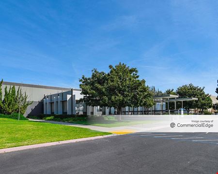 Industrial space for Rent at Columbia Business Center in Santa Maria